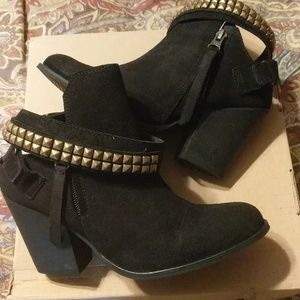 New Kaanas Black Booties